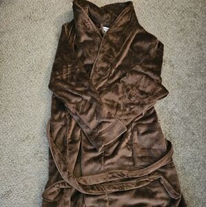 Amazon Essentials Soft Brown Plush Robe